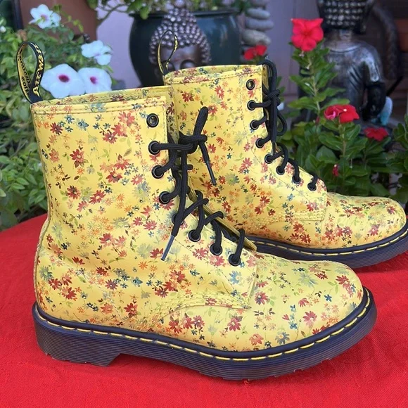 🌼 Dr. Martens Sunshine Yellow Daisy Floral 1460 Boots 🌼 - Picture 12 of 17